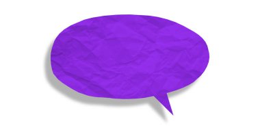 Mor konuşma balonu buruşmuş kağıt beyaz arkaplanda izole edilmiş