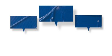 Mavi konuşma balonu buruşmuş kağıt beyaz arkaplanda izole edilmiş