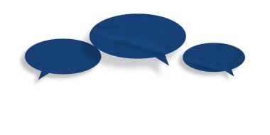 Mavi konuşma balonu buruşmuş kağıt beyaz arkaplanda izole edilmiş