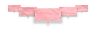 Pembe konuşma balonu buruşmuş kağıt beyaz arkaplanda izole edilmiş.