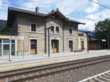 Villabassa (Bolzano), İtalya - 21 Temmuz 2021. Villabassa Tren İstasyonu