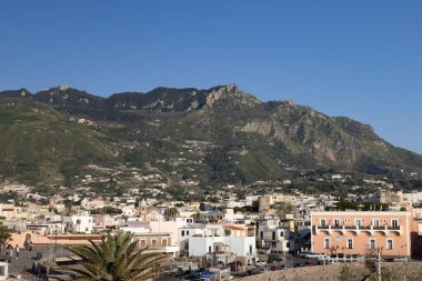 Forio d 'Ischia' dan Epomeo Dağı Manzarası