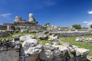 Paestum (Salerno), İtalya. 10 Mayıs 2024 - Paestum Arkeoloji Parkı 'ndaki Barış Tapınağı (Mens Bona)
