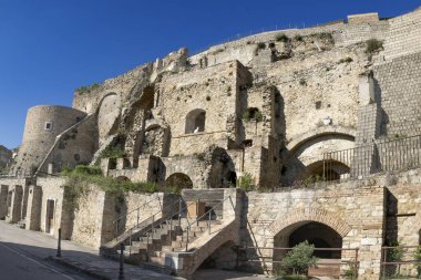 Calitri, Avellino 'nun Irpinya iline bağlı bir kasabadır. Eski kasaba manzarası