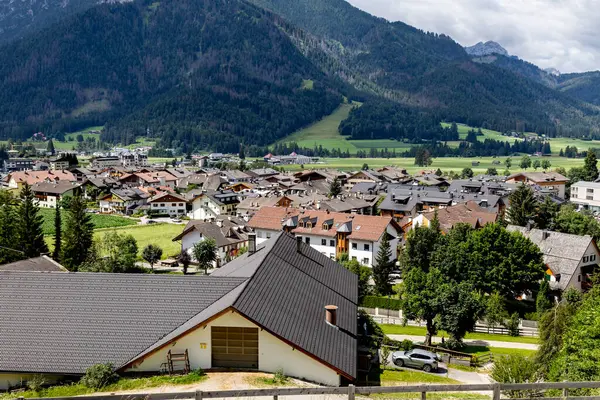 Dobbiaco, Val Pusteria, İtalya 'nın hava manzarası