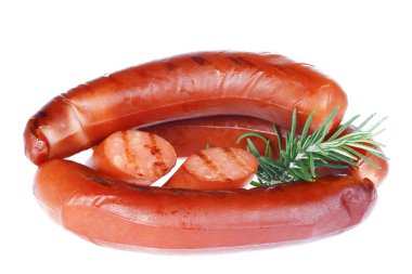 Beyaz arka planda izole edilmiş sosisler.