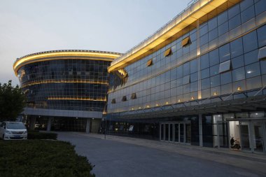 Geceleri modern binalar