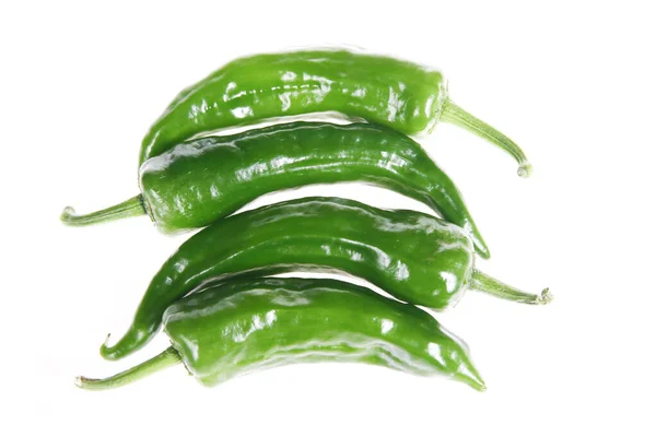 Świeże Zielone Chili Białym Tle — Zdjęcie stockowe
