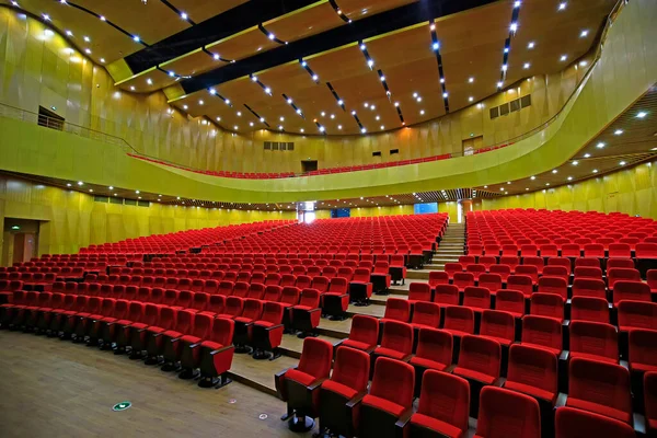 Sièges Auditorium Rouge Soigneusement Placés — Photo
