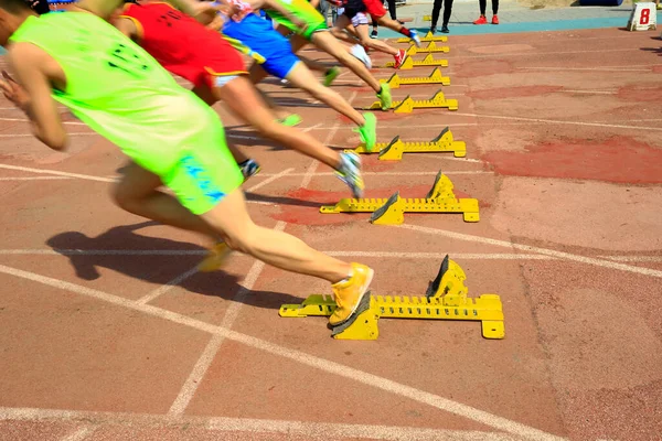 Spotkanie Sportowe Sportowcy Zaczęli Biegać — Zdjęcie stockowe