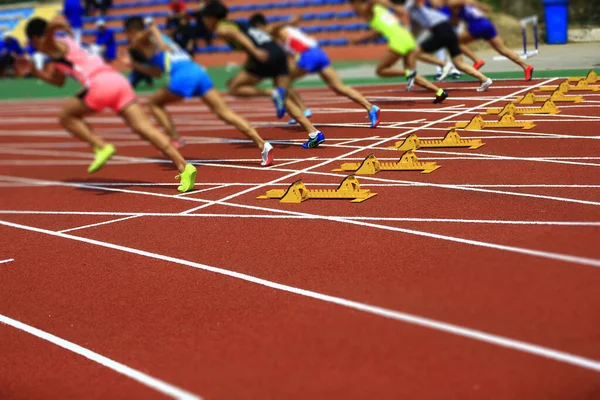 Spotkanie Sportowe Sportowcy Zaczęli Biegać — Zdjęcie stockowe