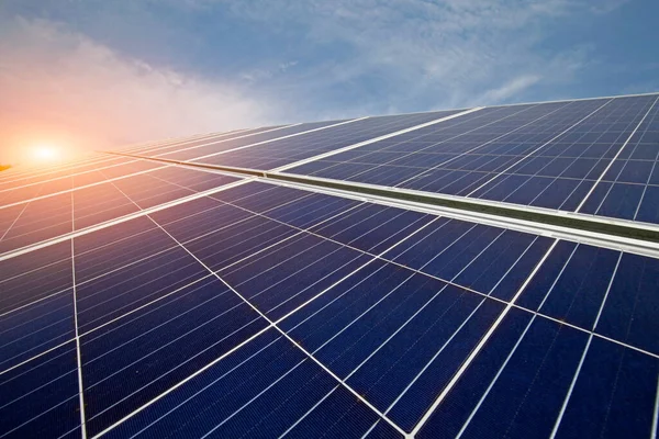 Enerji Tasarrufu Için Güneş Panelleri — Stok fotoğraf