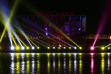 Karanlık, yakın plan resimlerdeki sahne aydınlatma efekti 