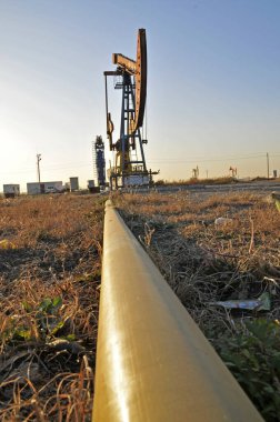 Petrol sondaj kulesi, Çin 'in Hebei eyaletinin Tanghai ilçesi petrol sahaları