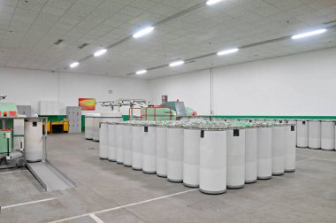 Örgü üretim hattı fabrikasında pamuk grubu 