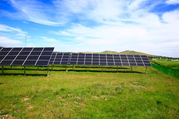Panneaux Solaires Photovoltaïques Production Énergie Solaire Photovoltaïque Photo De Stock