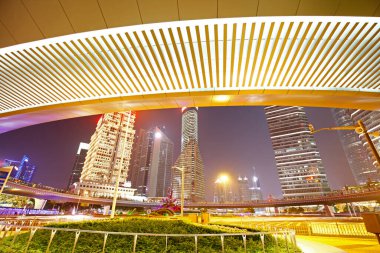 Çin, Şangay 'daki Lujiazui finans merkezinde bir gece. 