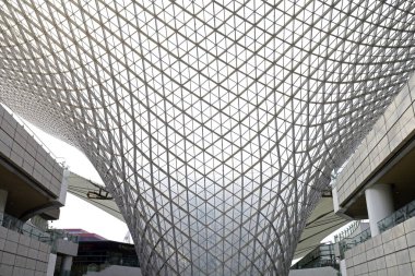 Arka plan olarak çelik yapı geometri inşaatı