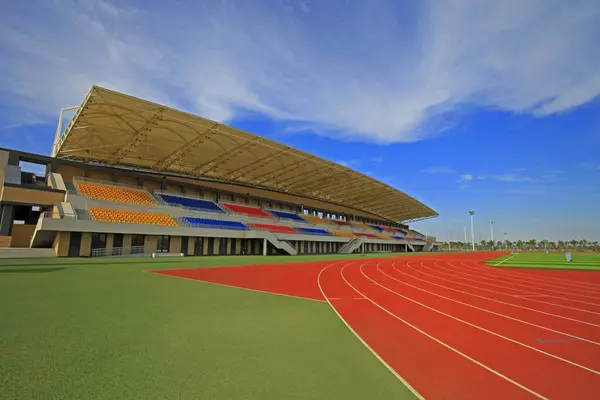 Achtergrond Van Het Stadion Blauwe Lucht Witte Wolken — Stockfoto