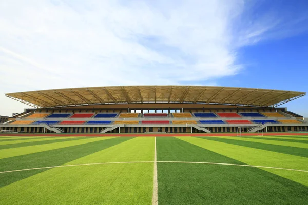 Fundo Estádio Céu Azul Nuvens Brancas — Fotografia de Stock
