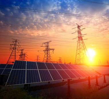 Güneş panelleri ve pilonlar