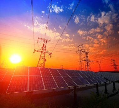 Güneş panelleri ve pilonlar