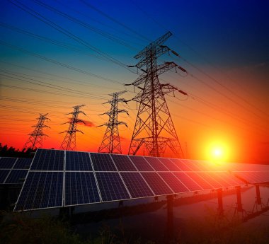 Güneş panelleri ve pilonlar