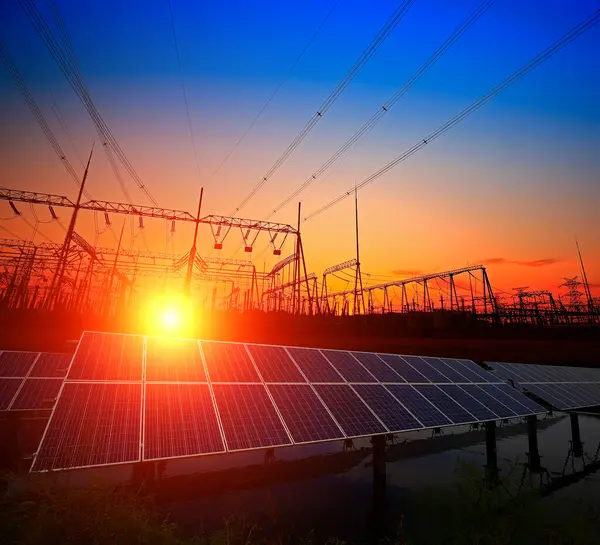 Güneş panelleri ve pilonlar