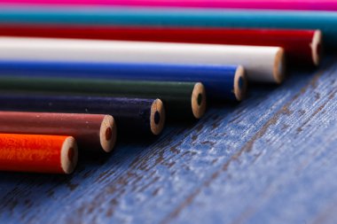 Renkli kalem, çok güzel.