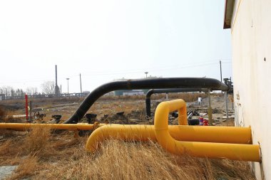 Yağ boruları ve vanalar