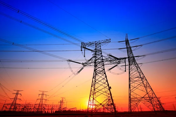 Pylonelektrische Anlagen Und Anlagen Der Energiewirtschaft Stockbild