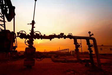 Tüp ve valf, petrol endüstrisi ekipmanları.