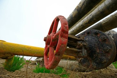 Petrol boru hatları, vanalar, endüstriyel ekipmanlar