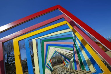 Modern inşaat çeliği, gelecekte gerçeküstü tasarım