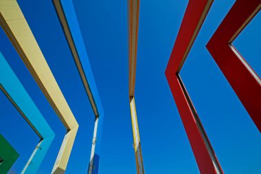 Modern inşaat çeliği, gelecekte gerçeküstü tasarım