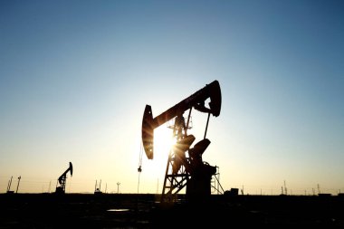 Petrol pompası, petrol endüstrisi ekipmanları