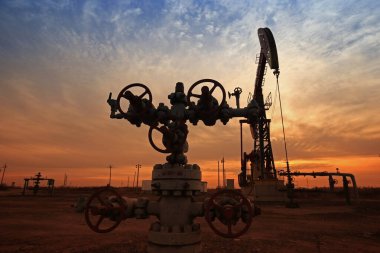 Tüp ve valf, petrol endüstrisi ekipmanları.