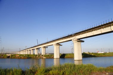 Yükseltilmiş köprü beton yapısı