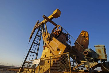 Petrol pompası, petrol endüstrisi ekipmanları