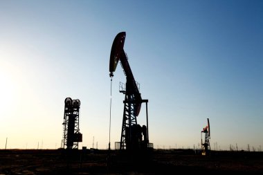 Petrol pompası, petrol endüstrisi ekipmanları