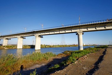 Yükseltilmiş köprü beton yapısı