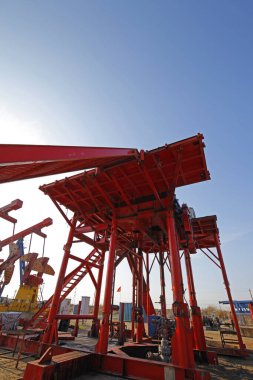 Petrol borusu ve petrol sondaj donanımı