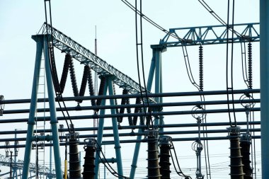 Elektrik güç ekipmanları, yüksek basınçlı seramik ve metal stentler, güç şebekesi ve elektrik hatları