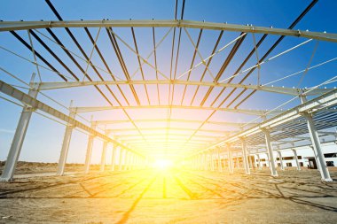 İnşaat alanında, çelik yapı yapım aşamasında