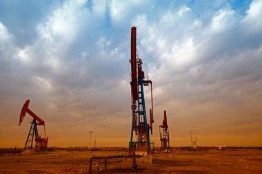 Petrol pompası, petrol endüstrisi ekipmanları