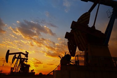 Petrol pompası, petrol endüstrisi ekipmanları