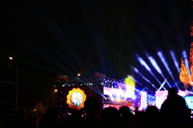 Karanlık, yakın plan resimlerdeki sahne aydınlatma efekti 