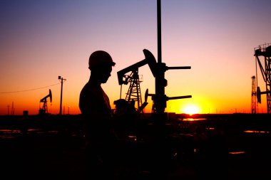 Petrol sondajı araştırması, petrol işçileri