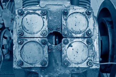 Silindir başlığı, motor parçalarında 