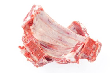 Beyaz bir arka plan üzerinde kaburga